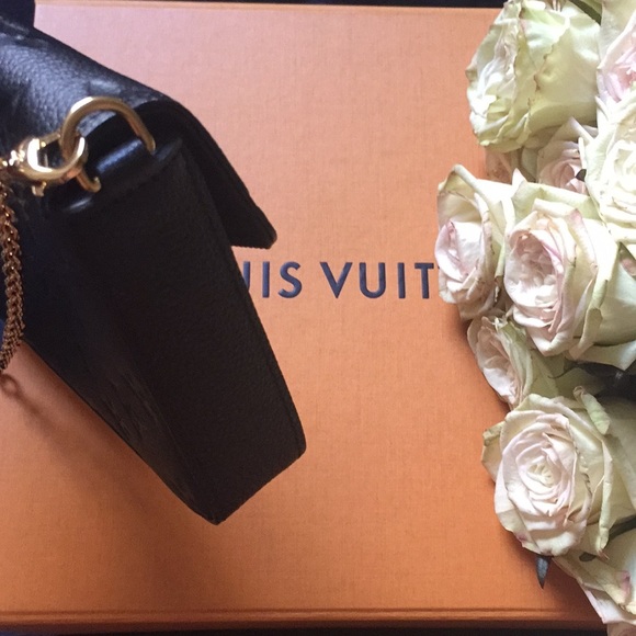 Louis Vuitton - Picture 4 of 8